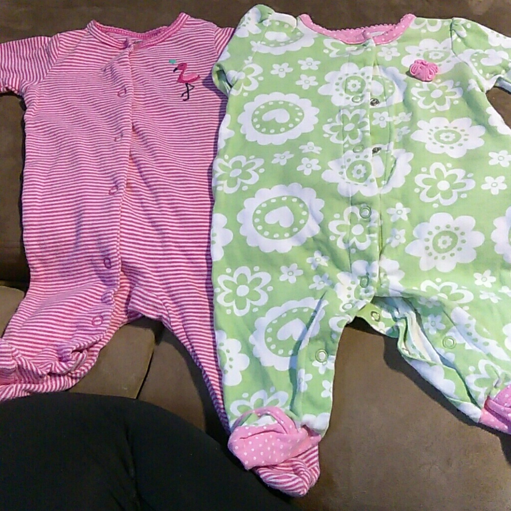 2 Baby footies